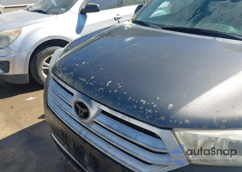 2012 Toyota Highlander Base V6 z USA, uszkodzony, nr VIN 5TDBK3EH8CS097730